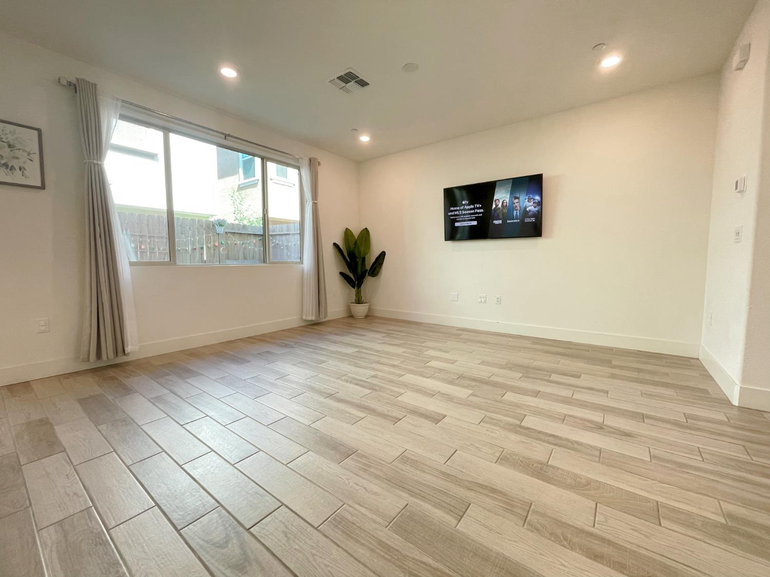 Detail Gallery Image 7 of 59 For 10622 Trill Way, Elk Grove,  CA 95757 - 3 Beds | 2/1 Baths