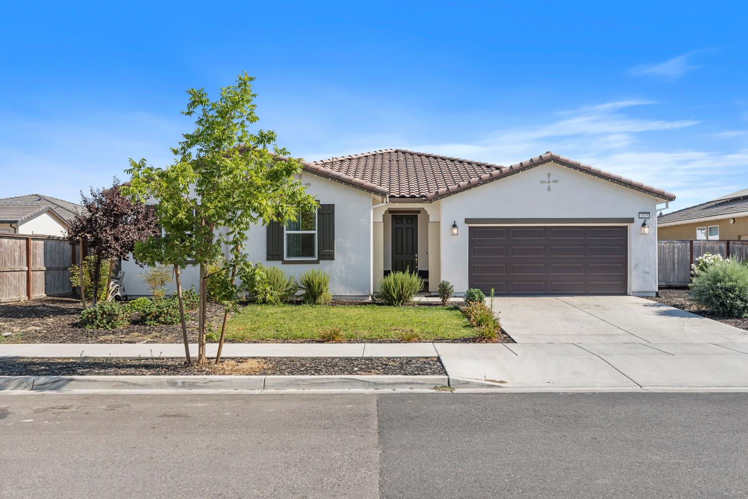 Detail Gallery Image 3 of 49 For 2825 Meadowbrook Ln, Turlock,  CA 95382 - 5 Beds | 3/1 Baths