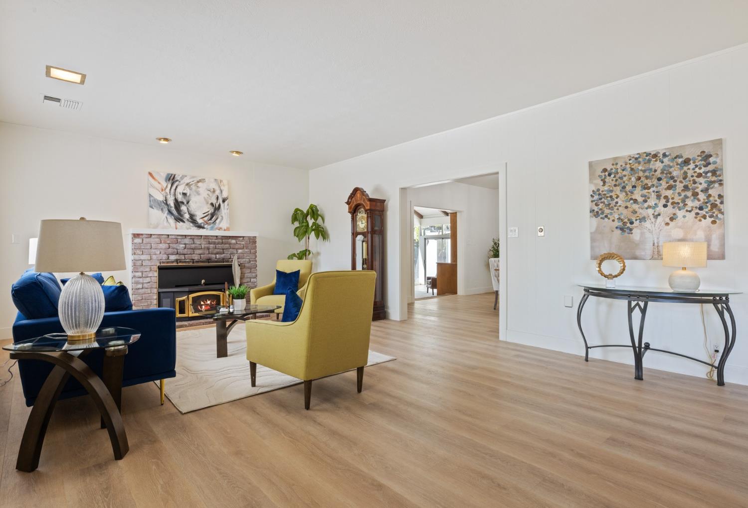 Detail Gallery Image 7 of 47 For 143 N Lincoln Ave, Manteca,  CA 95336 - 4 Beds | 4/3 Baths