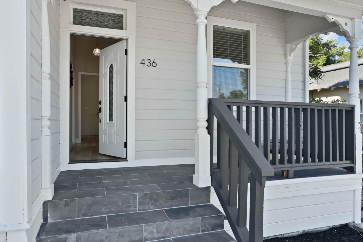 Detail Gallery Image 4 of 32 For 436 E Arcade St, Stockton,  CA 95204 - 3 Beds | 2 Baths