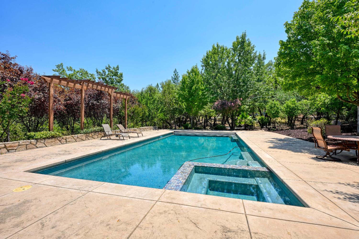 Detail Gallery Image 72 of 98 For 4324 Carlson Ct, Shingle Springs,  CA 95682 - 6 Beds | 6/3 Baths