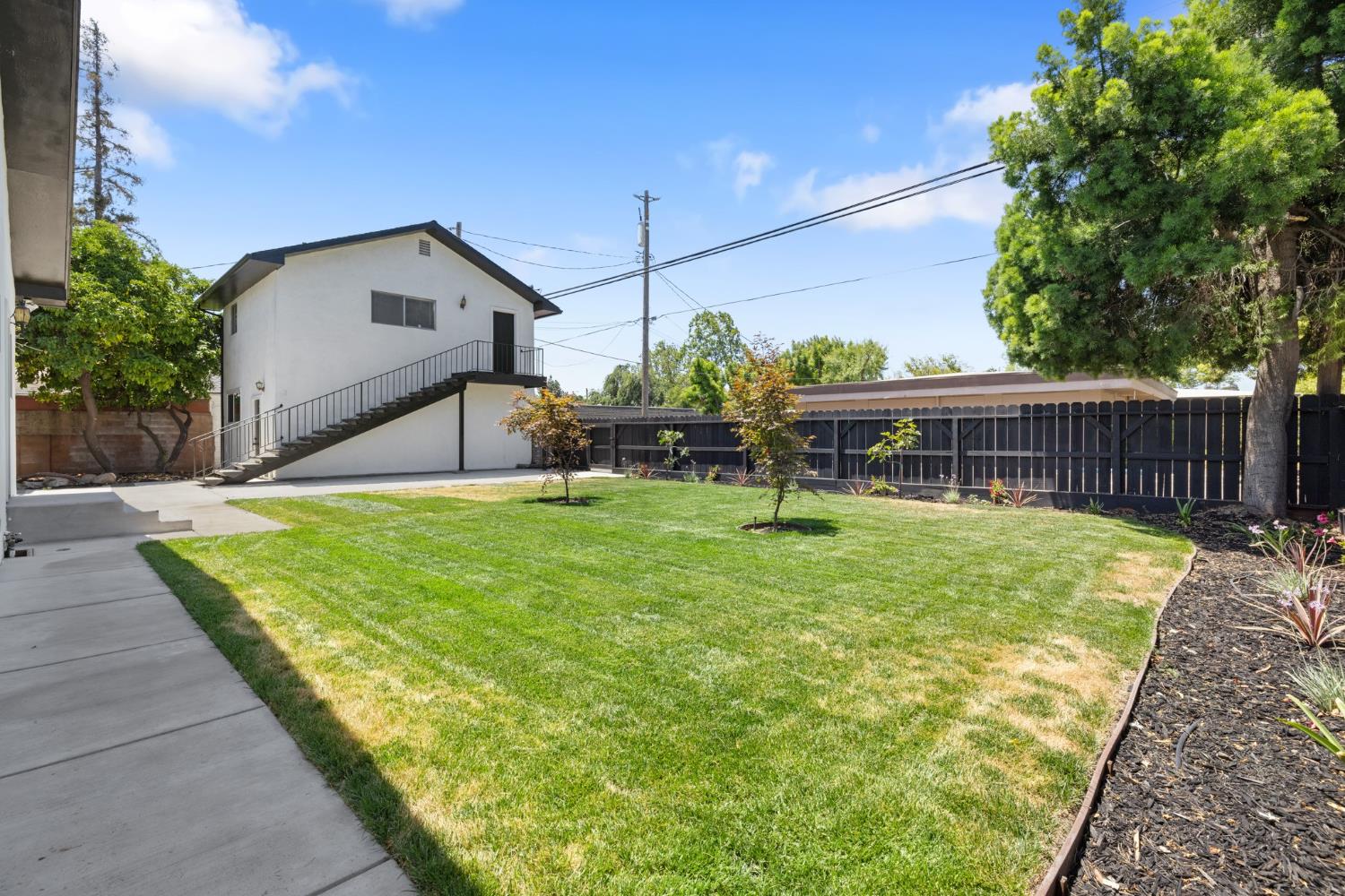Detail Gallery Image 28 of 47 For 143 N Lincoln Ave, Manteca,  CA 95336 - 4 Beds | 4/3 Baths