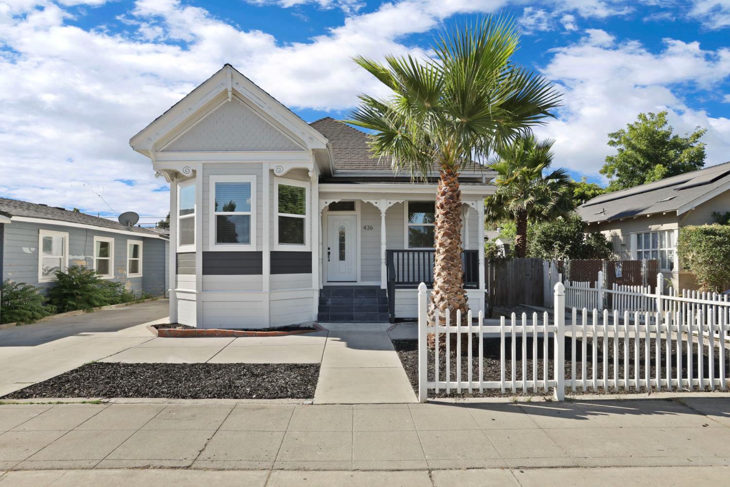 Detail Gallery Image 1 of 32 For 436 E Arcade St, Stockton,  CA 95204 - 3 Beds | 2 Baths