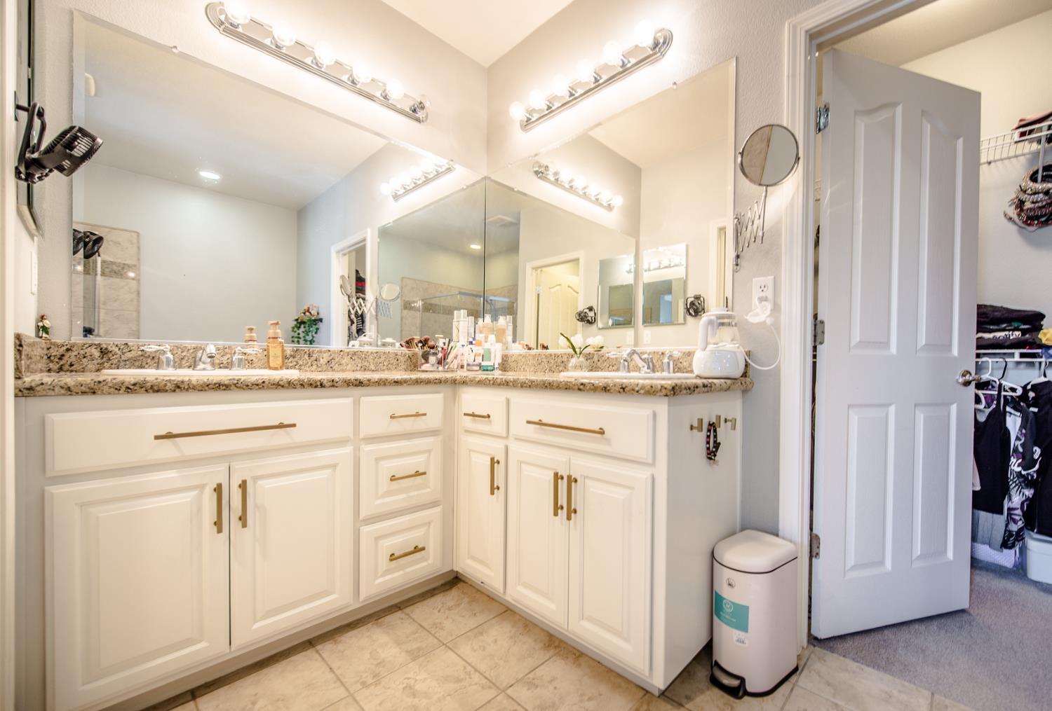 Detail Gallery Image 32 of 49 For 2373 Donner Pass Ave, Sacramento,  CA 95835 - 4 Beds | 2/1 Baths