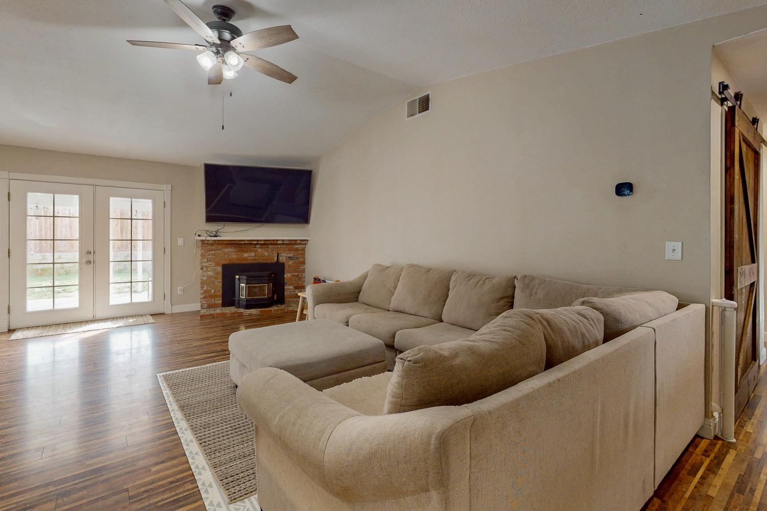 Detail Gallery Image 7 of 28 For 9192 Pershing Ave, Orangevale,  CA 95662 - 3 Beds | 2 Baths