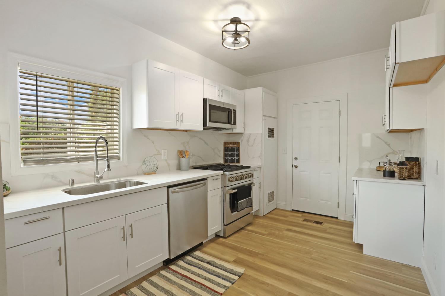 Detail Gallery Image 7 of 32 For 436 E Arcade St, Stockton,  CA 95204 - 3 Beds | 2 Baths