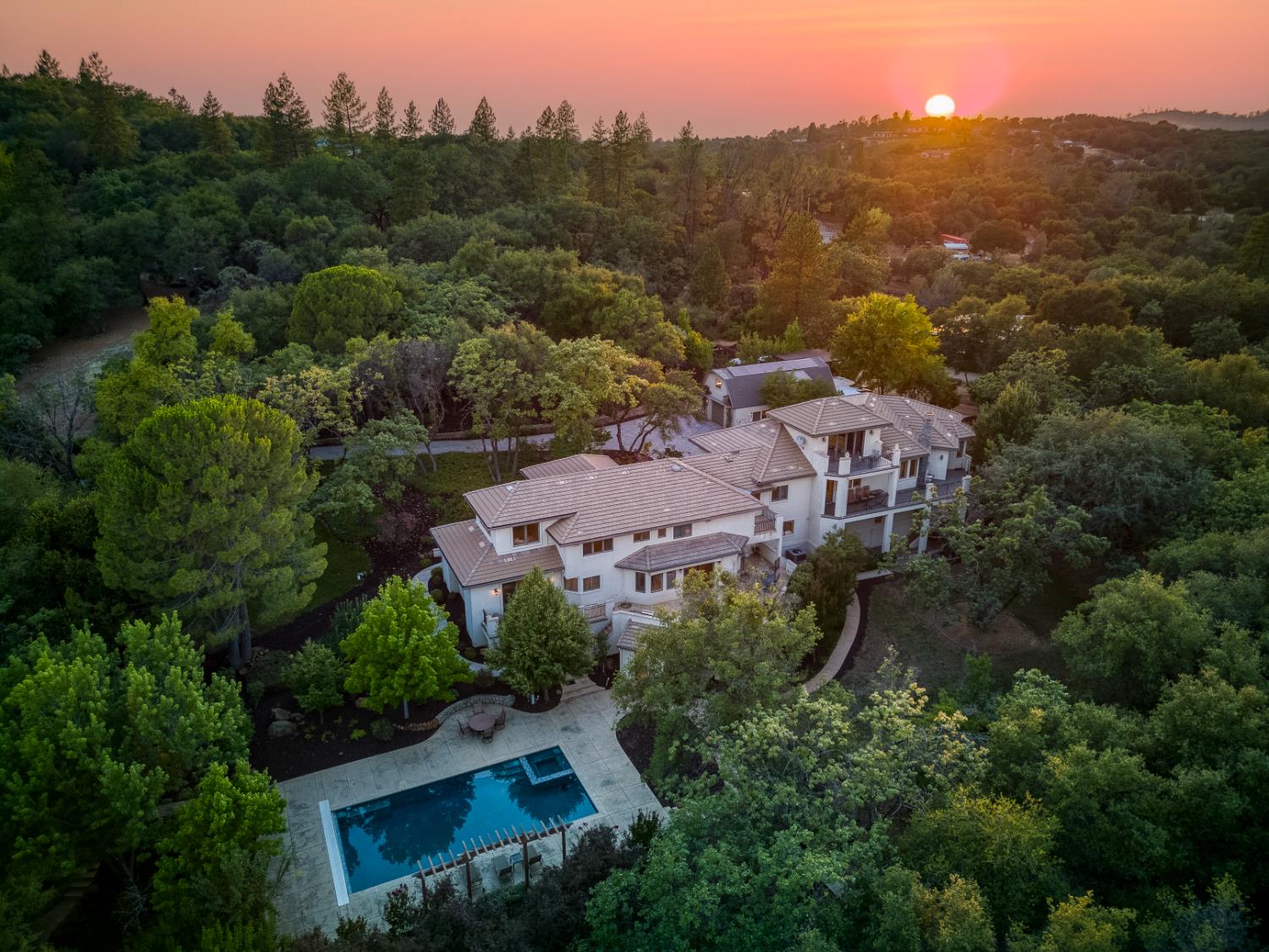 Detail Gallery Image 4 of 98 For 4324 Carlson Ct, Shingle Springs,  CA 95682 - 6 Beds | 6/3 Baths