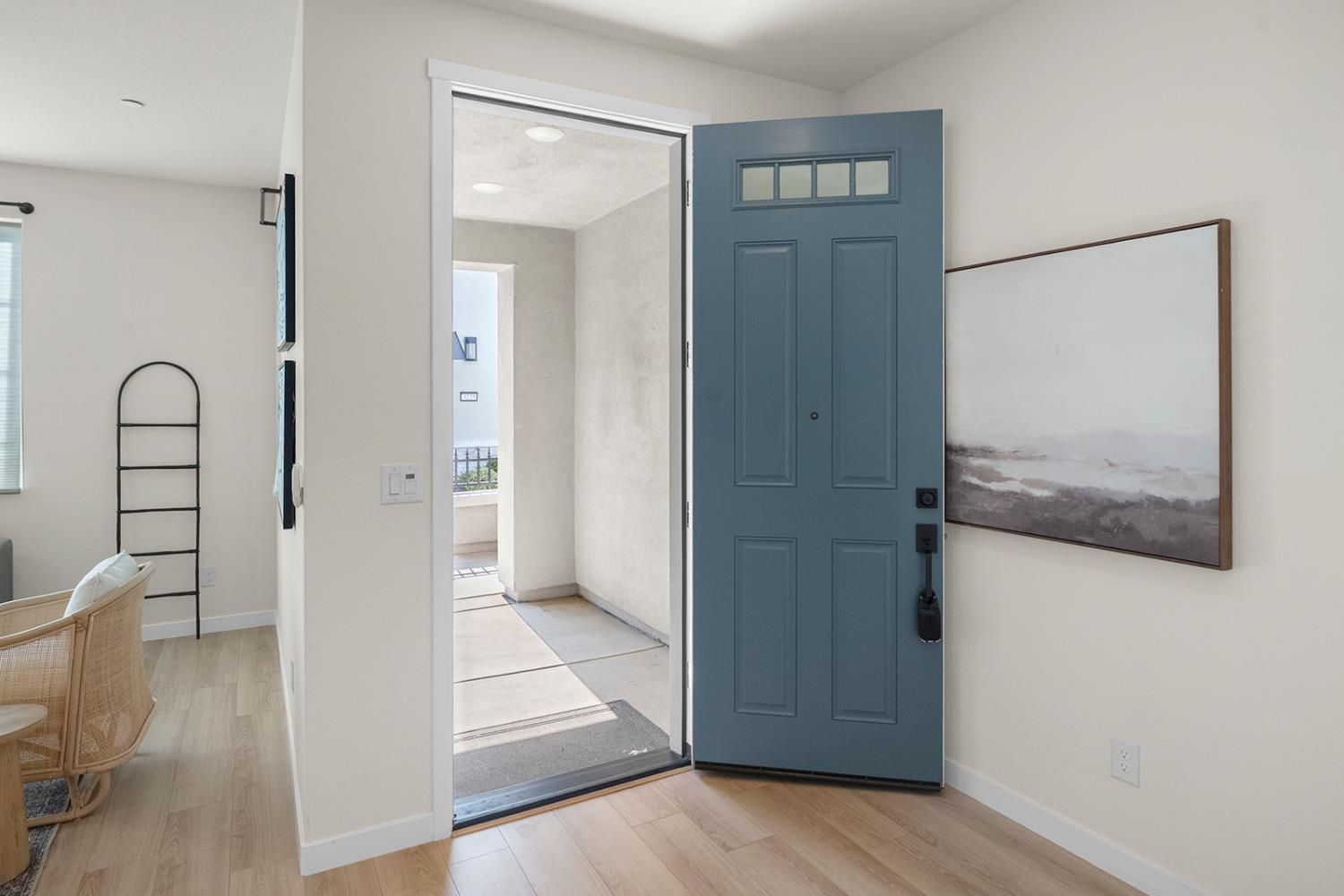 Detail Gallery Image 3 of 30 For 3230 Longspur Ln, West Sacramento,  CA 95691 - 3 Beds | 2/1 Baths