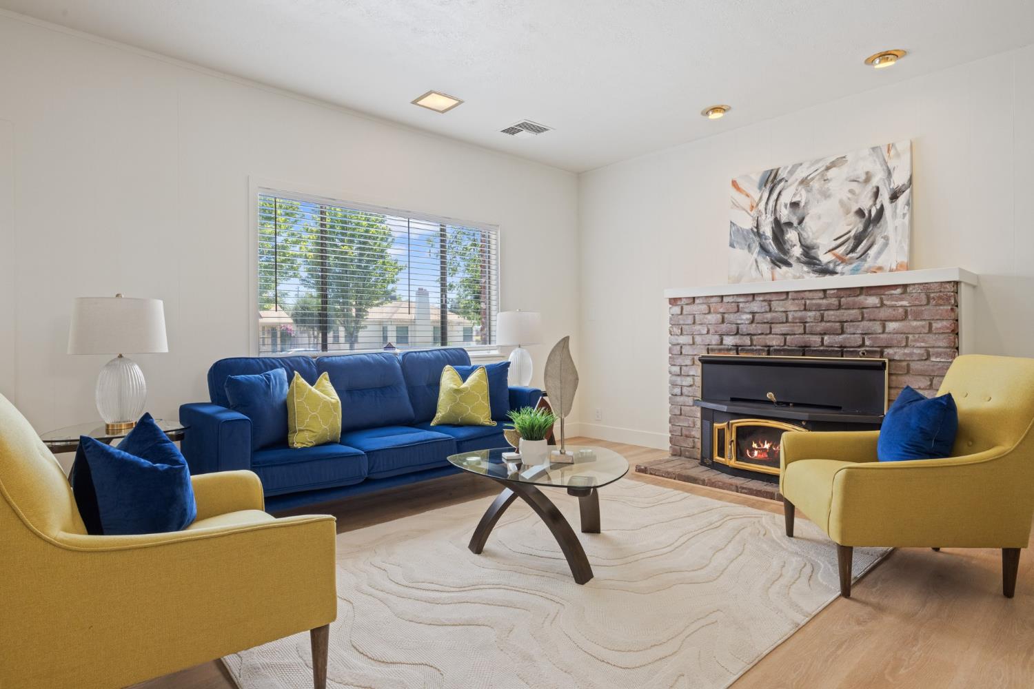 Detail Gallery Image 8 of 47 For 143 N Lincoln Ave, Manteca,  CA 95336 - 4 Beds | 4/3 Baths