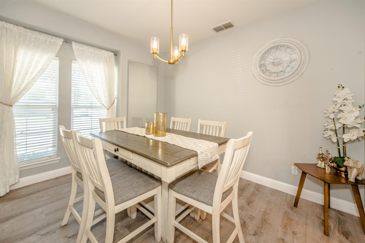 Detail Gallery Image 12 of 49 For 2373 Donner Pass Ave, Sacramento,  CA 95835 - 4 Beds | 2/1 Baths