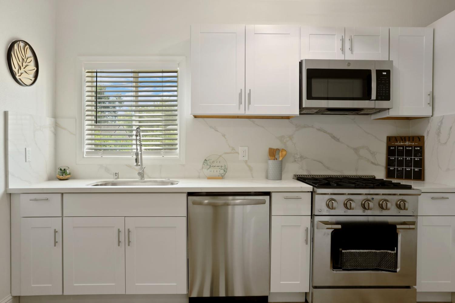 Detail Gallery Image 8 of 32 For 436 E Arcade St, Stockton,  CA 95204 - 3 Beds | 2 Baths