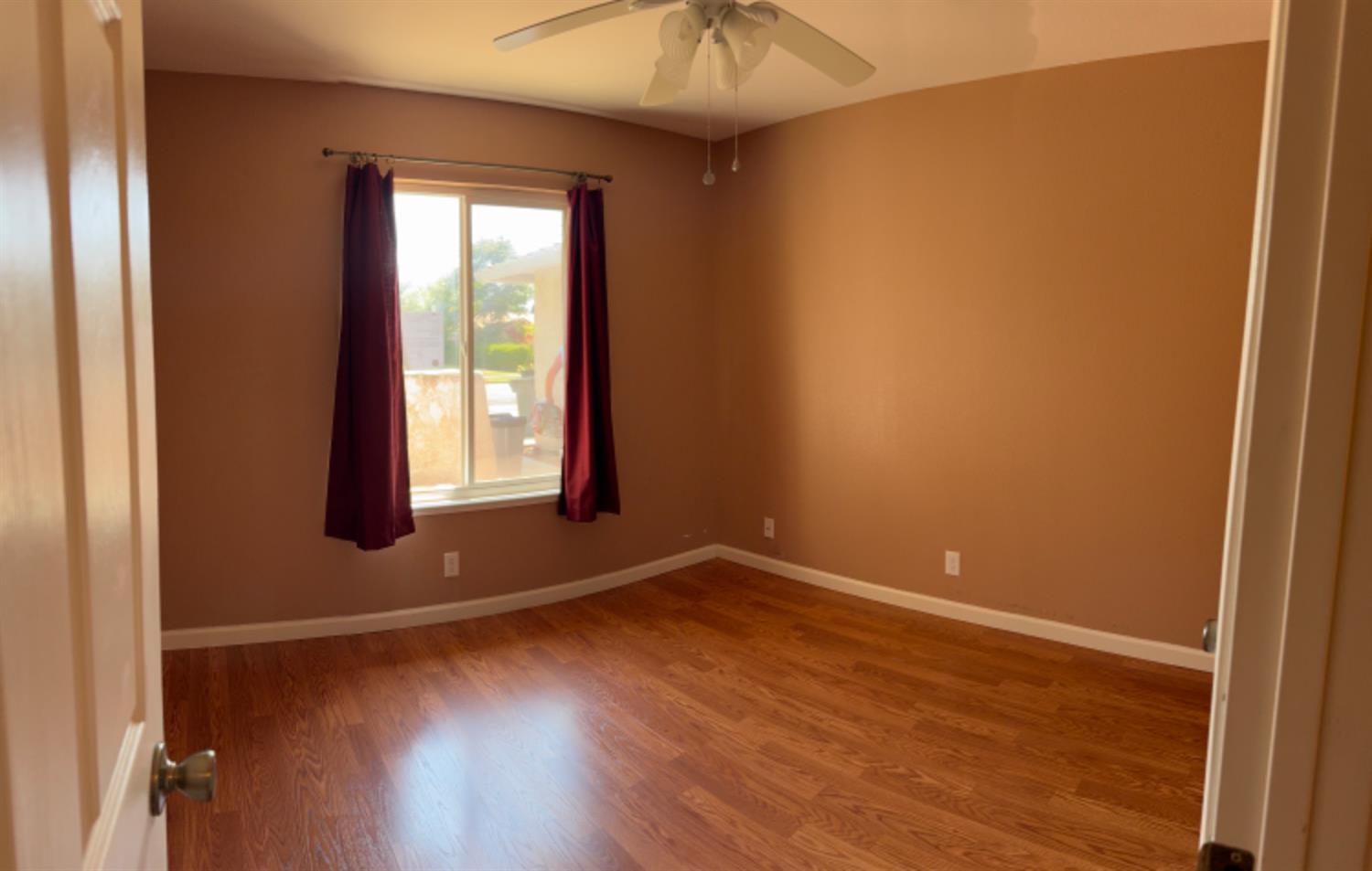 Detail Gallery Image 8 of 19 For 1353 Villa Dr, Merced,  CA 95340 - 3 Beds | 2 Baths