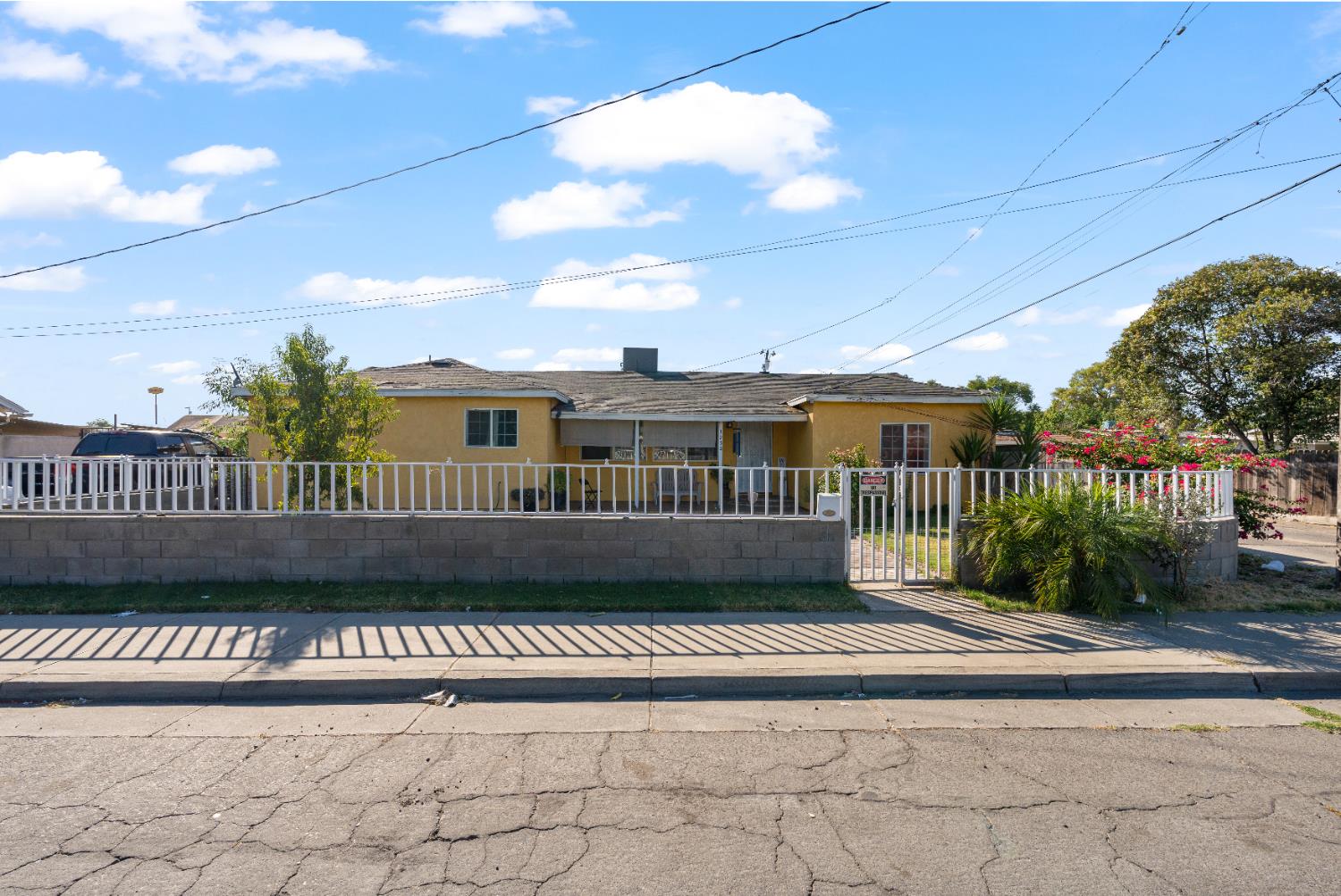 Detail Gallery Image 2 of 22 For 1260 T St, Merced,  CA 95341 - 2 Beds | 1 Baths