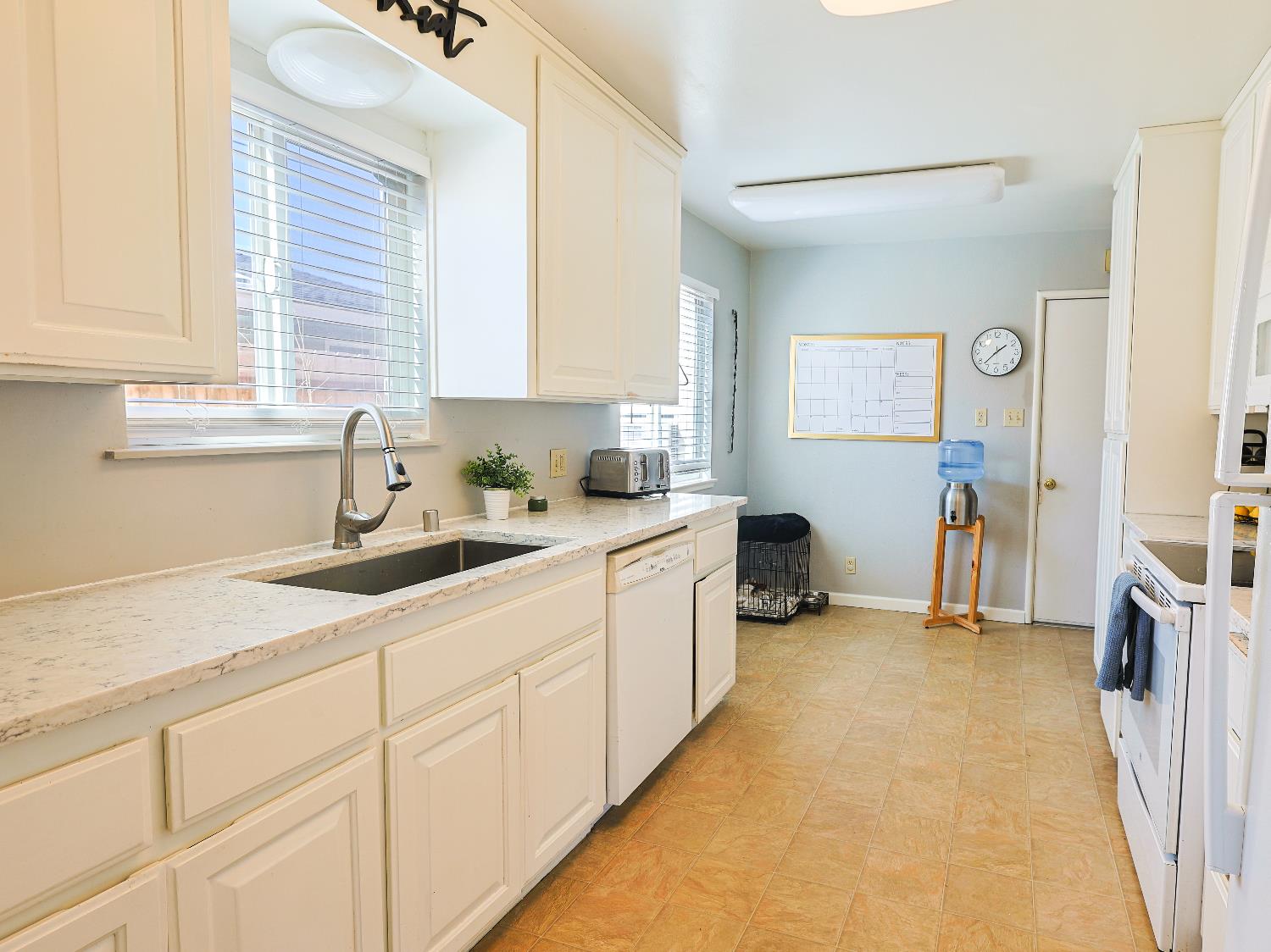 Detail Gallery Image 11 of 45 For 18 W Clanton Ave, Woodland,  CA 95695 - 3 Beds | 2 Baths