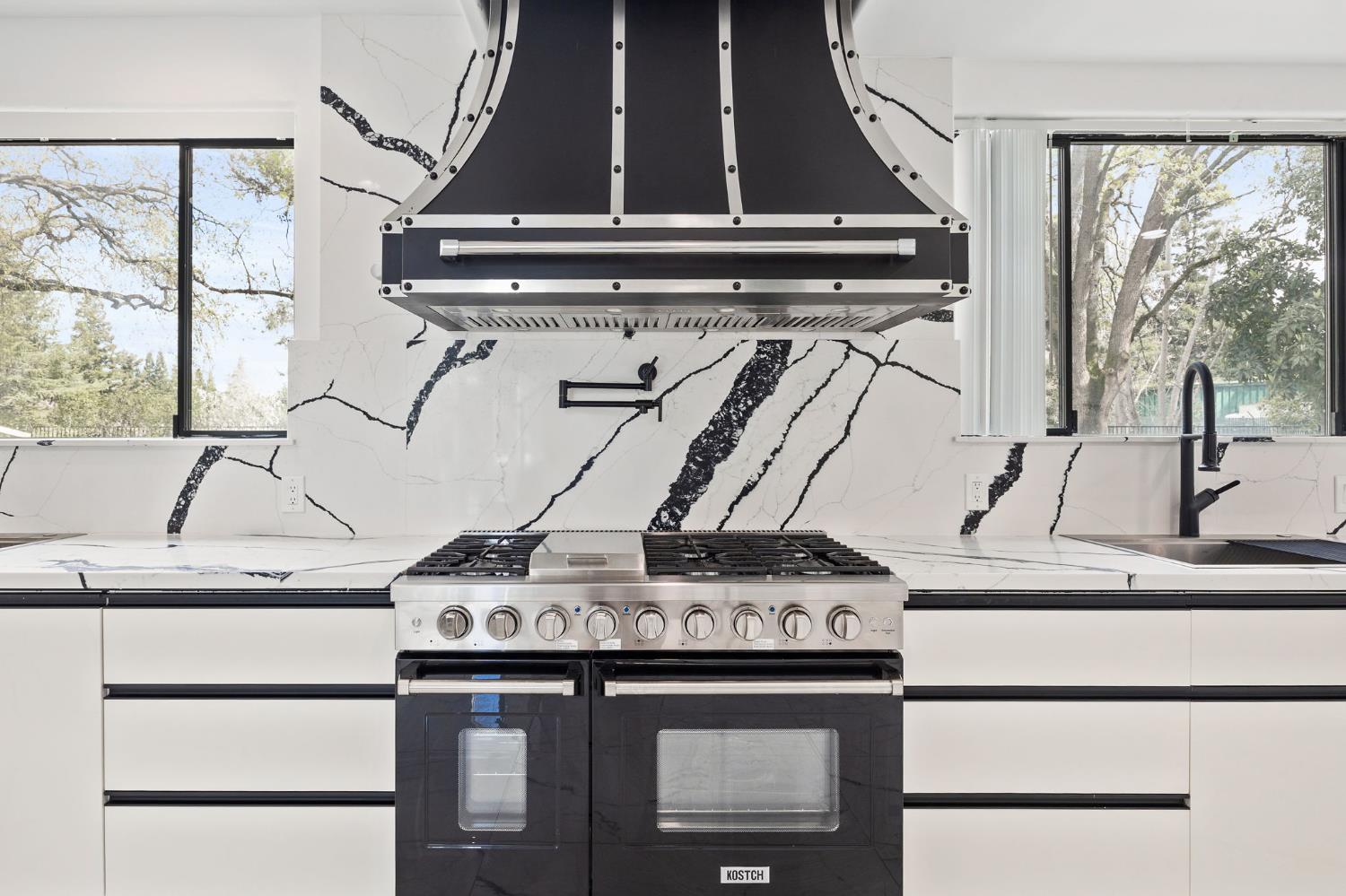 Detail Gallery Image 11 of 47 For 9425 S Wales Way, Elk Grove,  CA 95758 - 5 Beds | 5/1 Baths