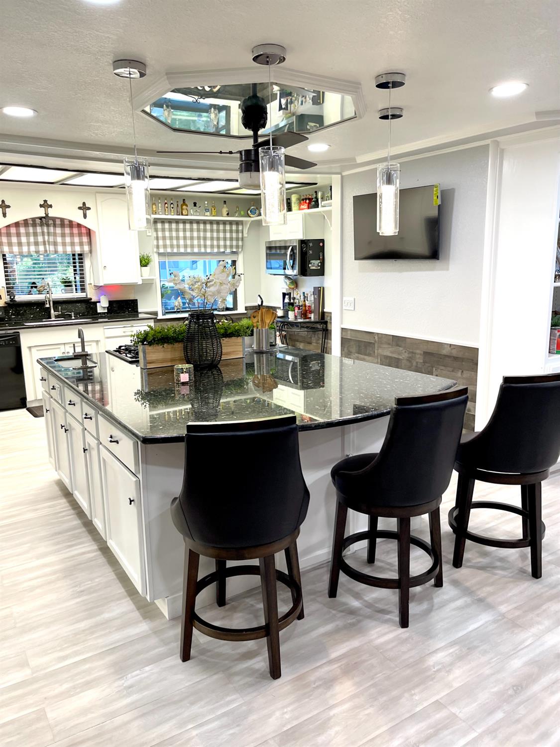 Detail Gallery Image 8 of 25 For 2313 Thomas St, Ceres,  CA 95307 - 3 Beds | 2 Baths