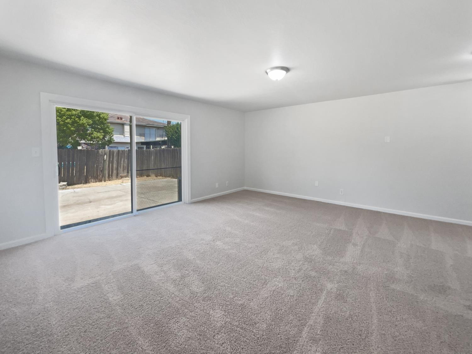 Detail Gallery Image 3 of 20 For 1129 Rideout Way, Marysville,  CA 95901 - 4 Beds | 2 Baths