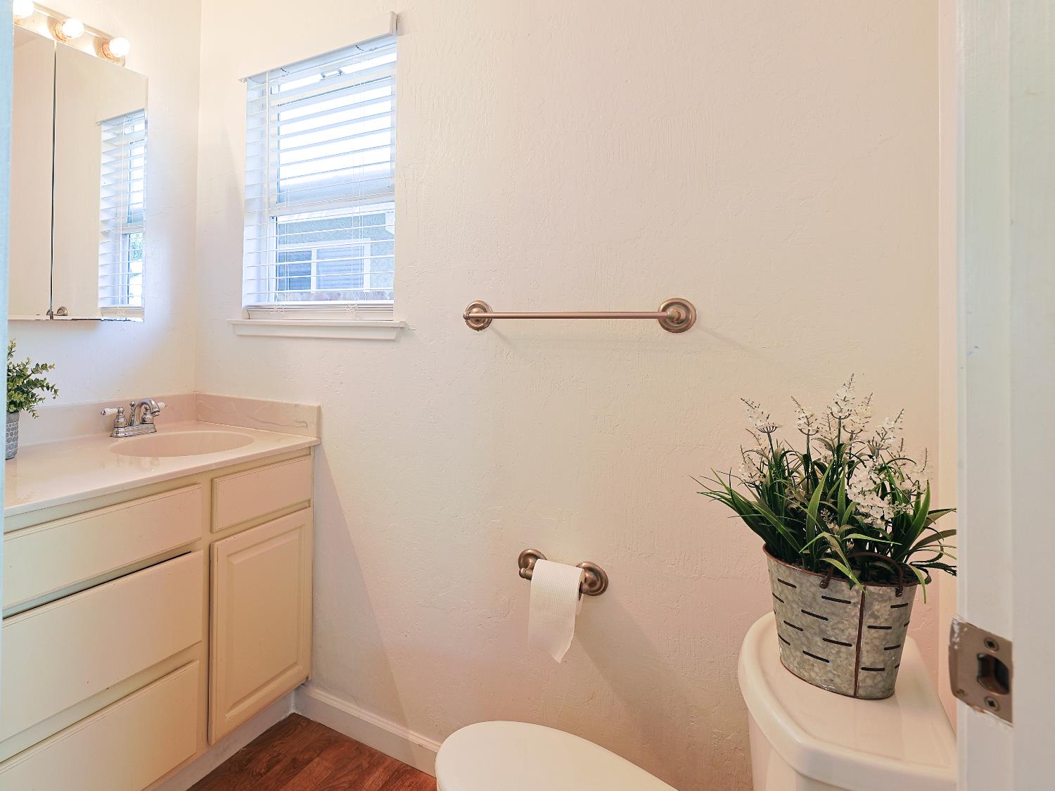 Detail Gallery Image 37 of 45 For 18 W Clanton Ave, Woodland,  CA 95695 - 3 Beds | 2 Baths