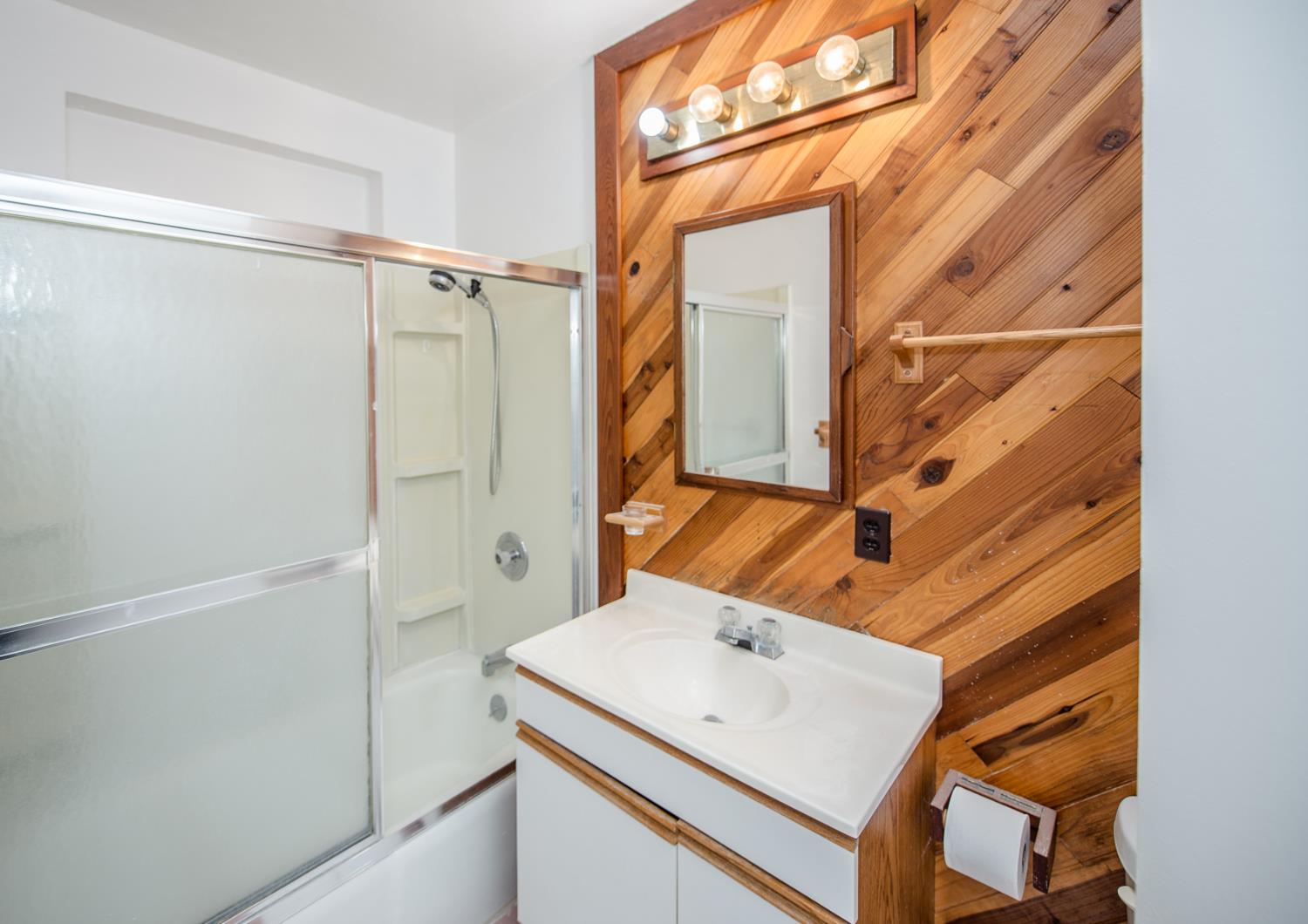 Detail Gallery Image 23 of 43 For 204 Emery St, Winters,  CA 95694 - 3 Beds | 2 Baths