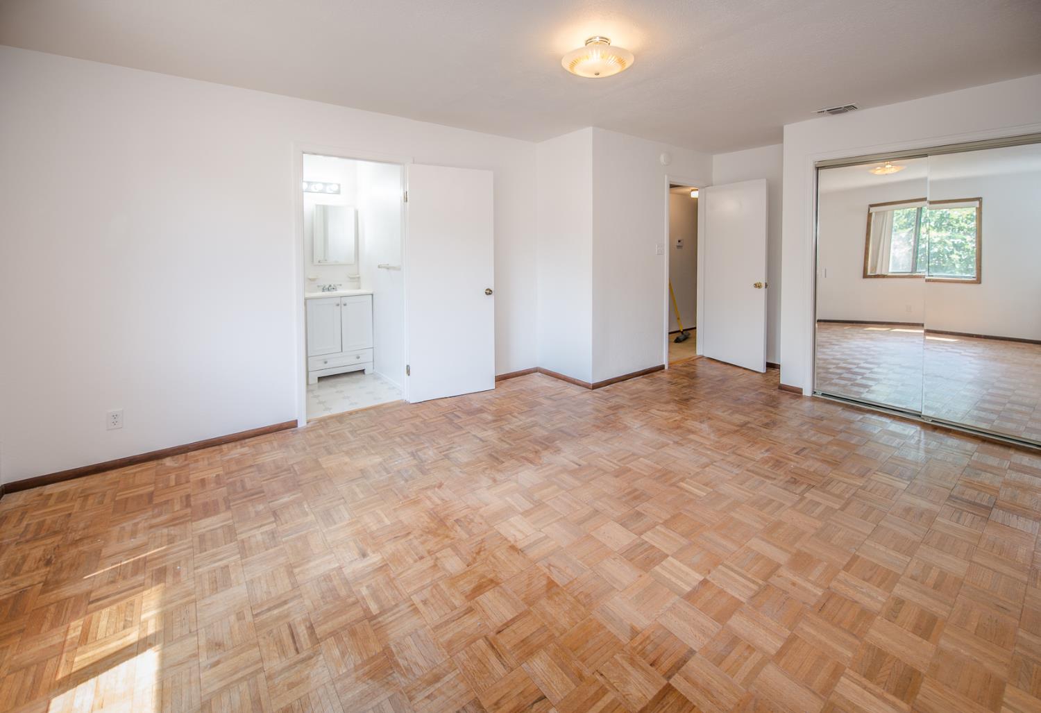 Detail Gallery Image 13 of 43 For 204 Emery St, Winters,  CA 95694 - 3 Beds | 2 Baths