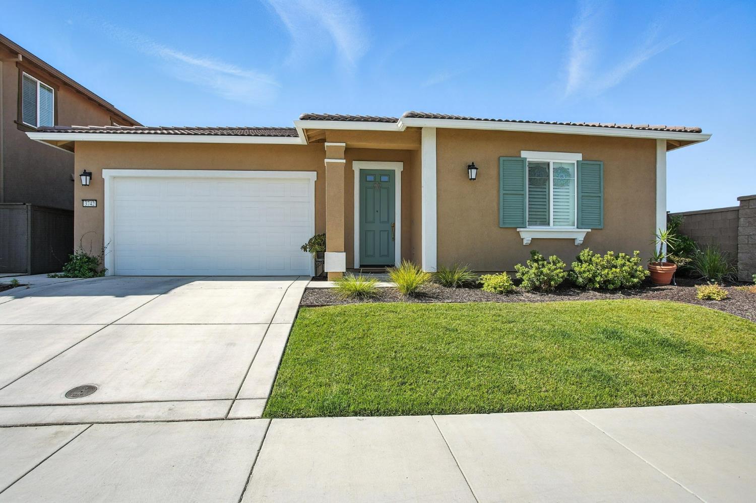 Detail Gallery Image 1 of 36 For 3742 Haymaker Way, Sacramento,  CA 95835 - 3 Beds | 2 Baths