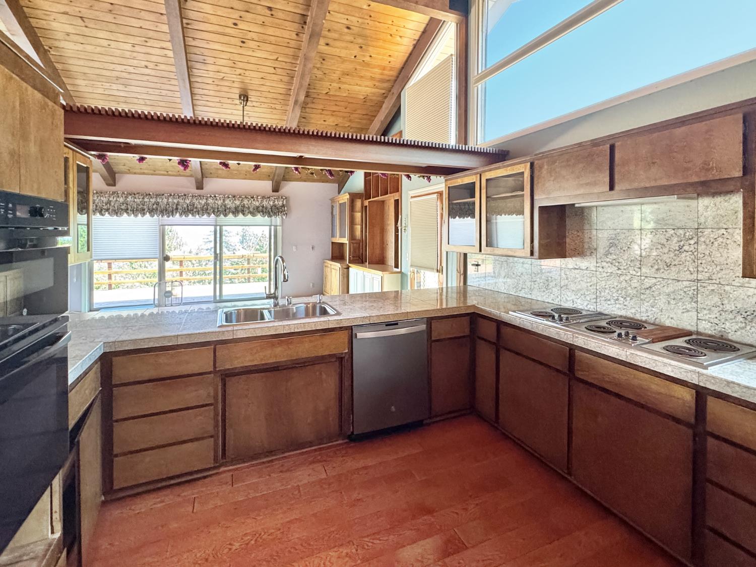 Detail Gallery Image 7 of 38 For 16169 Tina Ct, Grass Valley,  CA 95945 - 3 Beds | 3 Baths