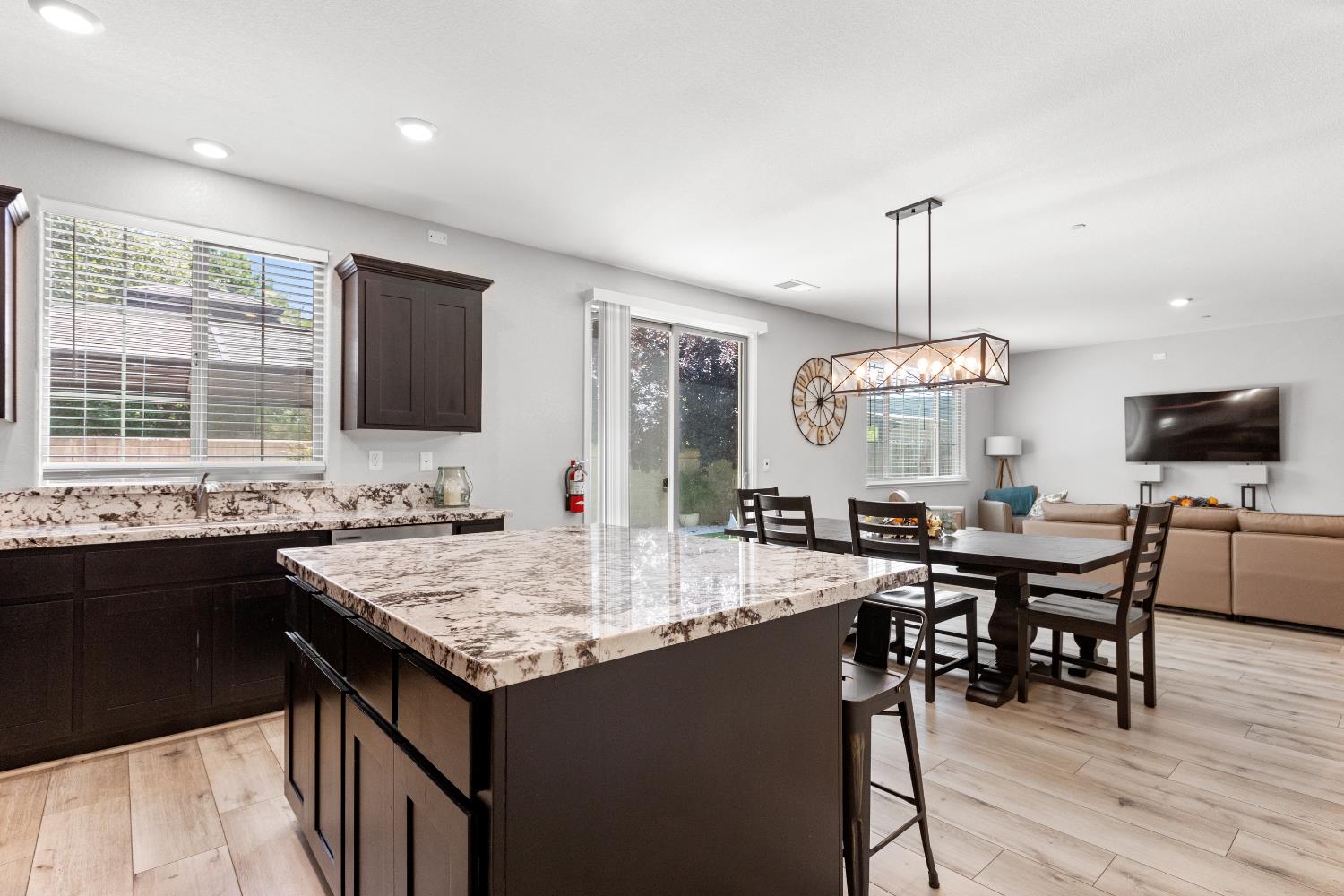 Detail Gallery Image 10 of 33 For 3247 Le Bourget Ln, Lincoln,  CA 95648 - 4 Beds | 3 Baths