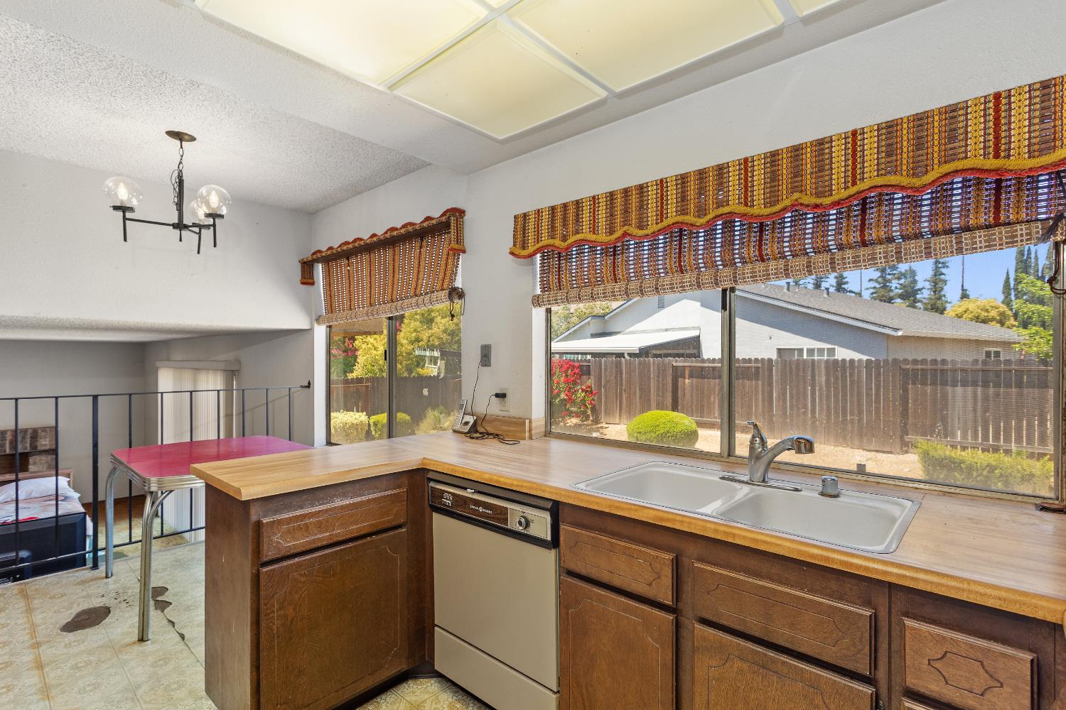 Detail Gallery Image 6 of 26 For 9251 Carla Way, Sacramento,  CA 95826 - 4 Beds | 2/1 Baths