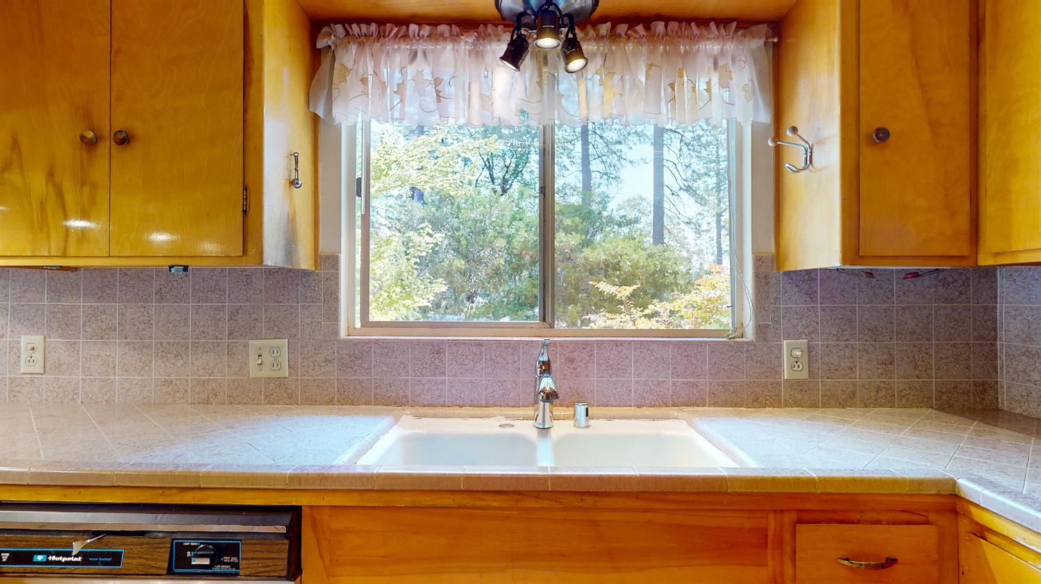 Detail Gallery Image 15 of 43 For 15604 Ridge Estates Rd, Nevada City,  CA 95959 - 2 Beds | 1/1 Baths