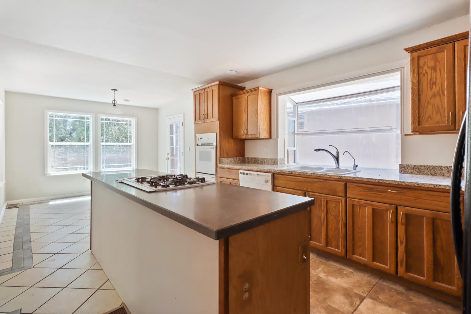 Detail Gallery Image 7 of 27 For 90 Tall Pines Ct, Applegate,  CA 95703 - 3 Beds | 2/1 Baths