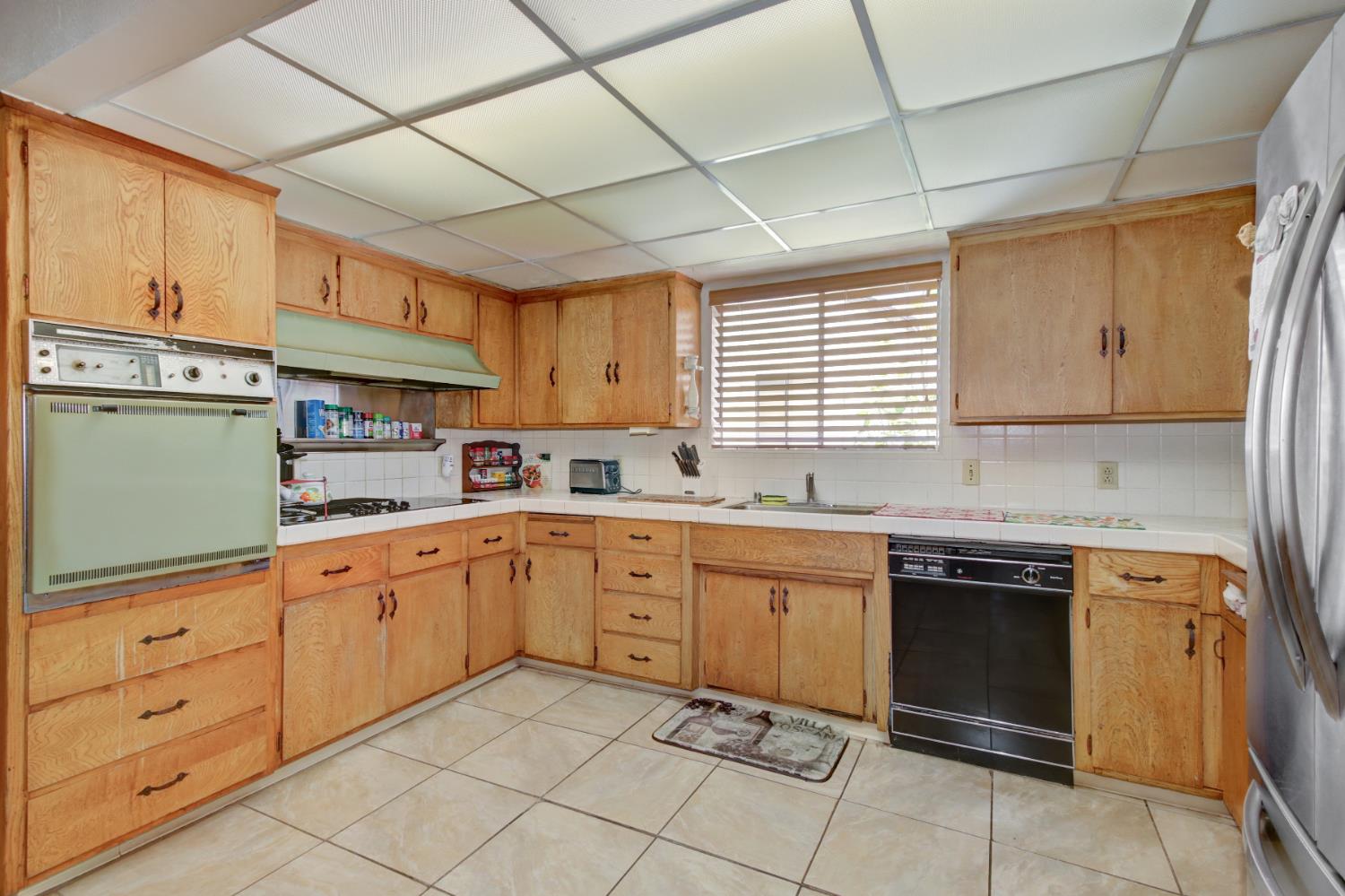 Detail Gallery Image 14 of 38 For 3845 Lynwood Way, Sacramento,  CA 95864 - 3 Beds | 3 Baths