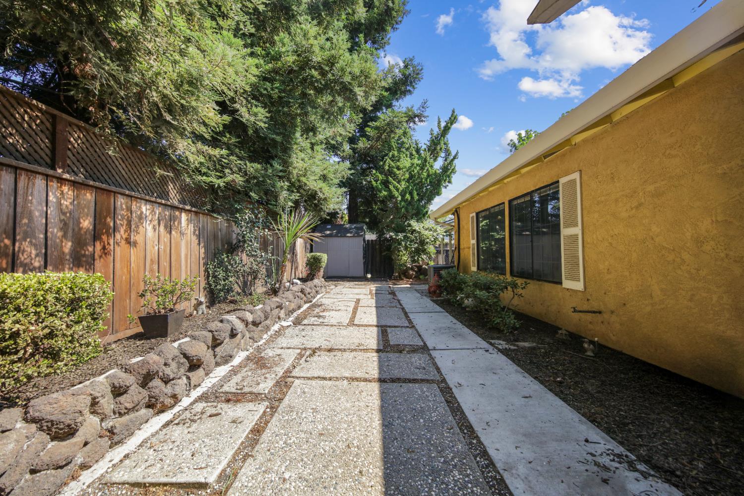 Detail Gallery Image 28 of 30 For 2962 Smoke Tree Cir, Stockton,  CA 95209 - 3 Beds | 2 Baths