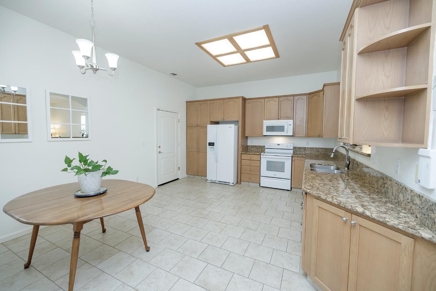 Detail Gallery Image 14 of 35 For 157 Little Johns Creek Dr, Oakdale,  CA 95361 - 2 Beds | 2 Baths