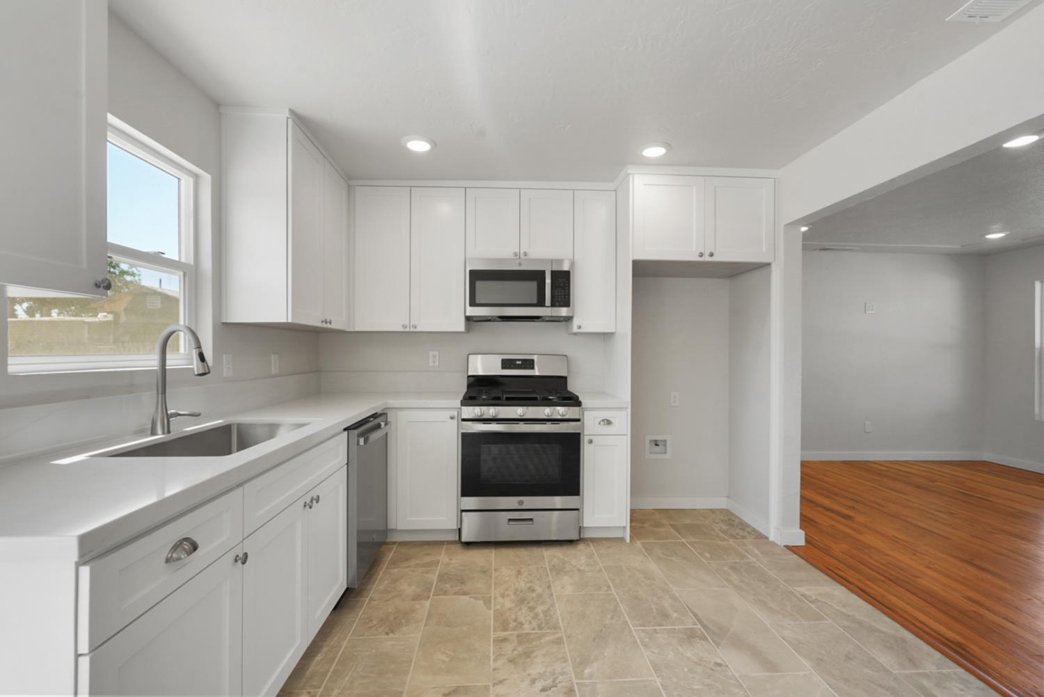 Detail Gallery Image 5 of 19 For 920 S Rose St, Turlock,  CA 95380 - 3 Beds | 1 Baths