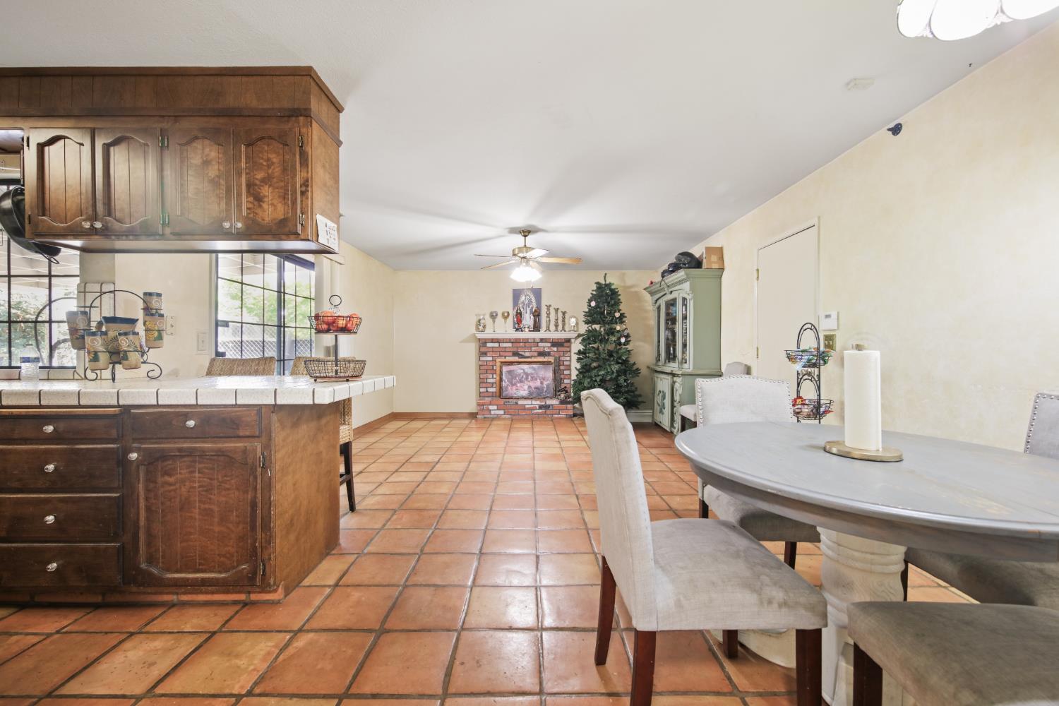 Detail Gallery Image 9 of 30 For 2962 Smoke Tree Cir, Stockton,  CA 95209 - 3 Beds | 2 Baths