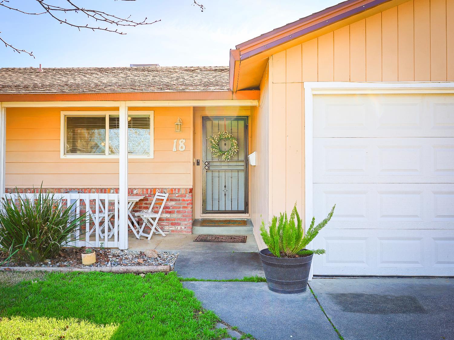 Detail Gallery Image 2 of 45 For 18 W Clanton Ave, Woodland,  CA 95695 - 3 Beds | 2 Baths