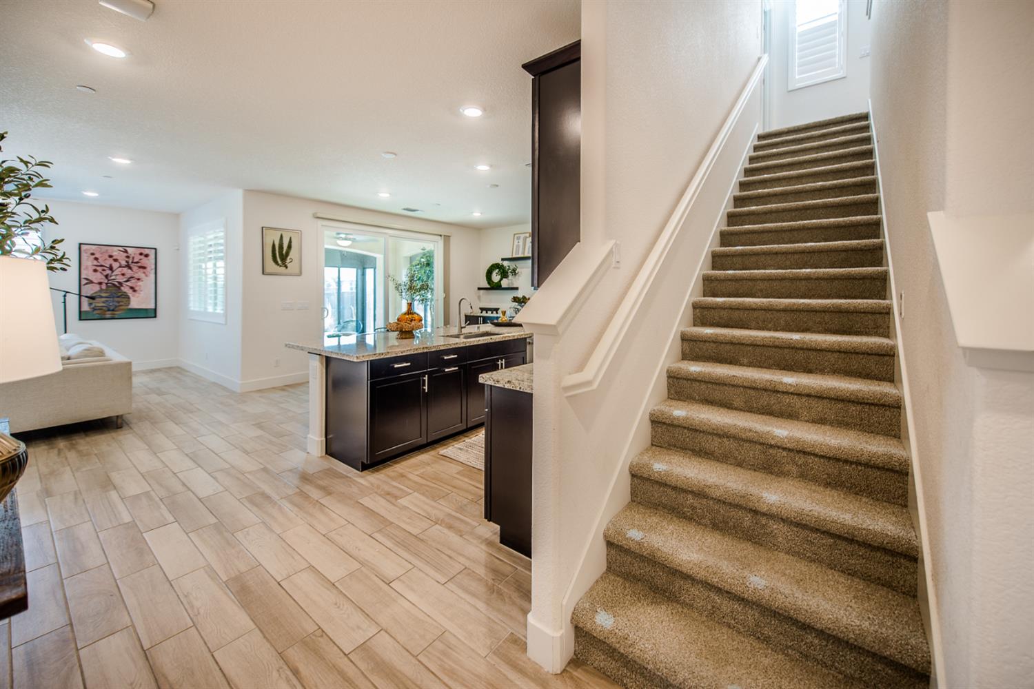 Detail Gallery Image 5 of 37 For 2751 Brookshire Cir, Woodland,  CA 95776 - 5 Beds | 3 Baths