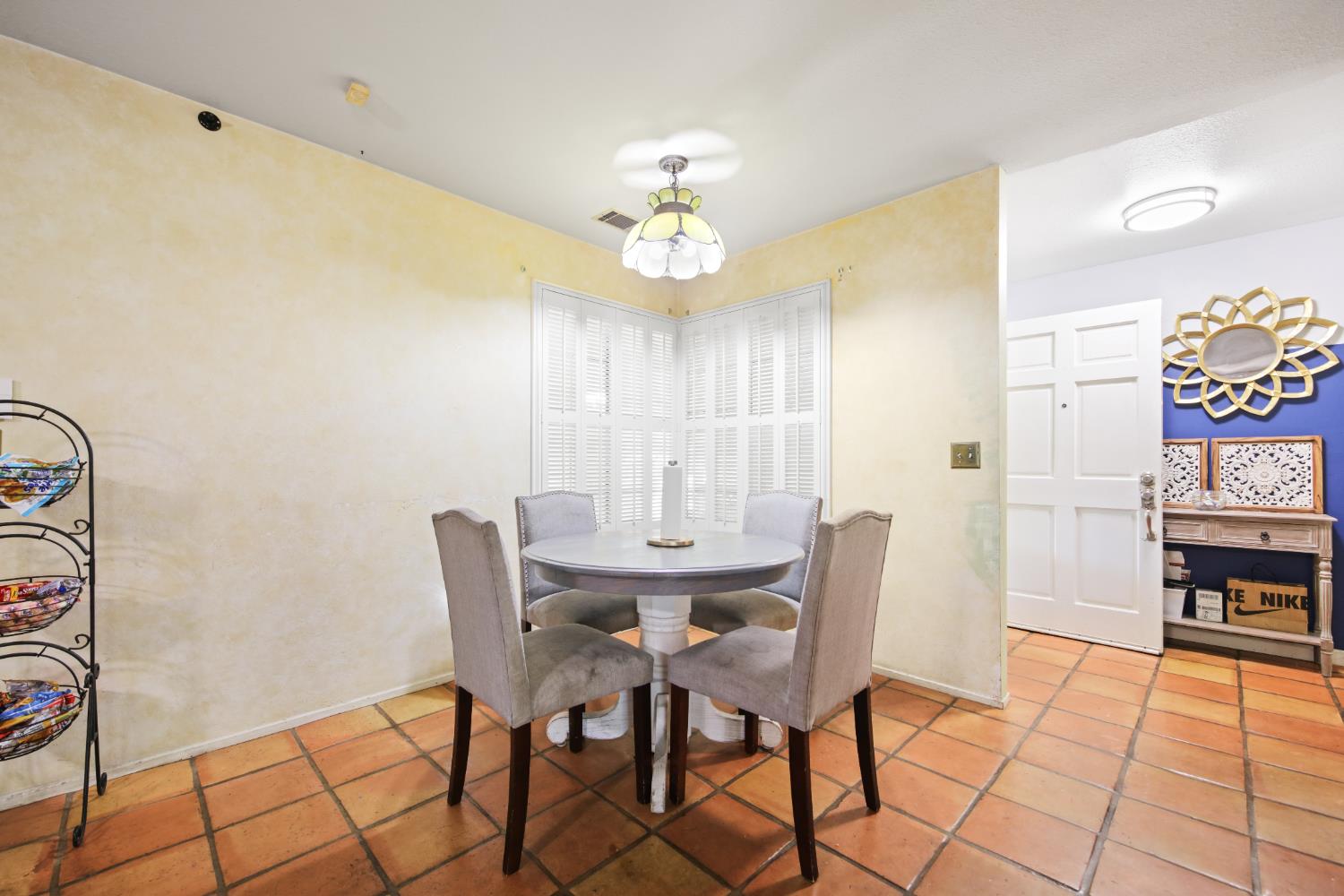 Detail Gallery Image 14 of 30 For 2962 Smoke Tree Cir, Stockton,  CA 95209 - 3 Beds | 2 Baths