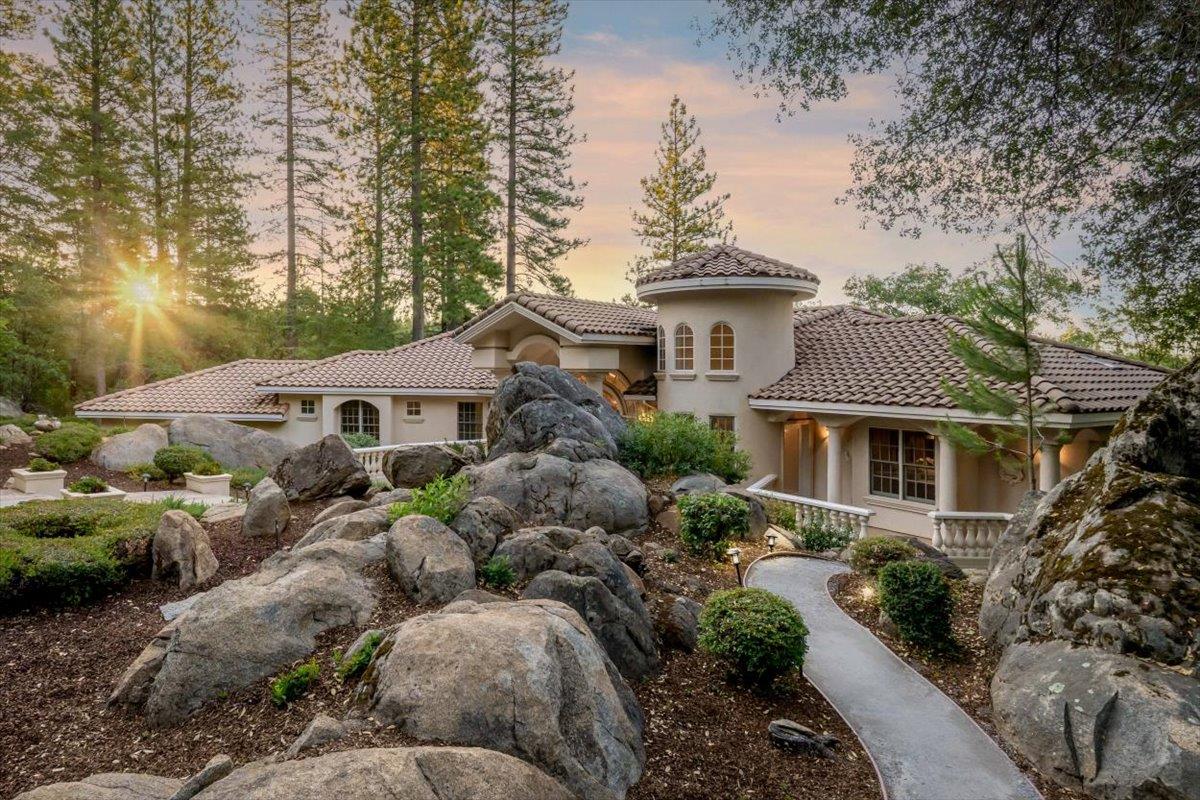 Detail Gallery Image 8 of 97 For 14031 Gochine Dr, Nevada City,  CA 95959 - 4 Beds | 3/1 Baths