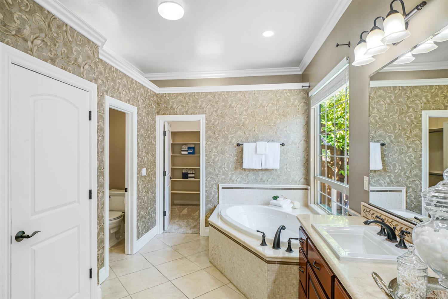 Detail Gallery Image 30 of 65 For 6312 Monument Springs Dr, Rocklin,  CA 95677 - 4 Beds | 3 Baths