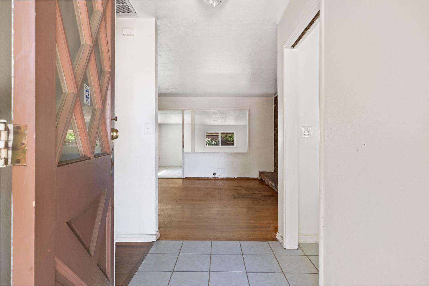 Detail Gallery Image 4 of 34 For 1418 Cypress Ave, Modesto,  CA 95350 - 3 Beds | 2 Baths