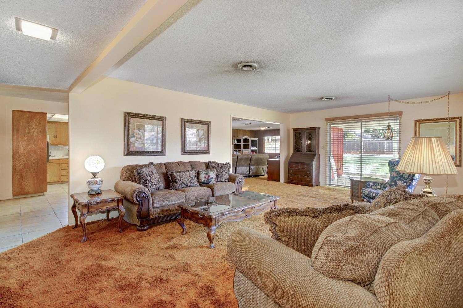 Detail Gallery Image 7 of 38 For 3845 Lynwood Way, Sacramento,  CA 95864 - 3 Beds | 3 Baths