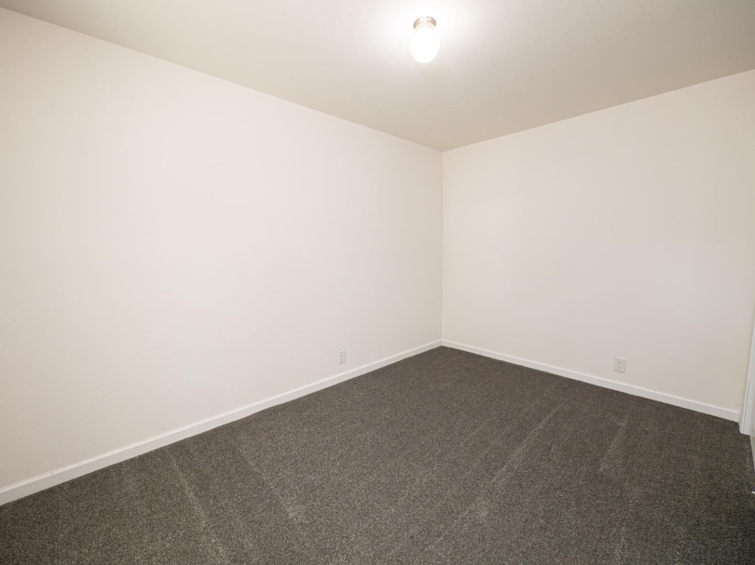 Detail Gallery Image 11 of 23 For 10711 Sherman Grove Ave 26, Sunland,  CA 91040 - 2 Beds | 2 Baths