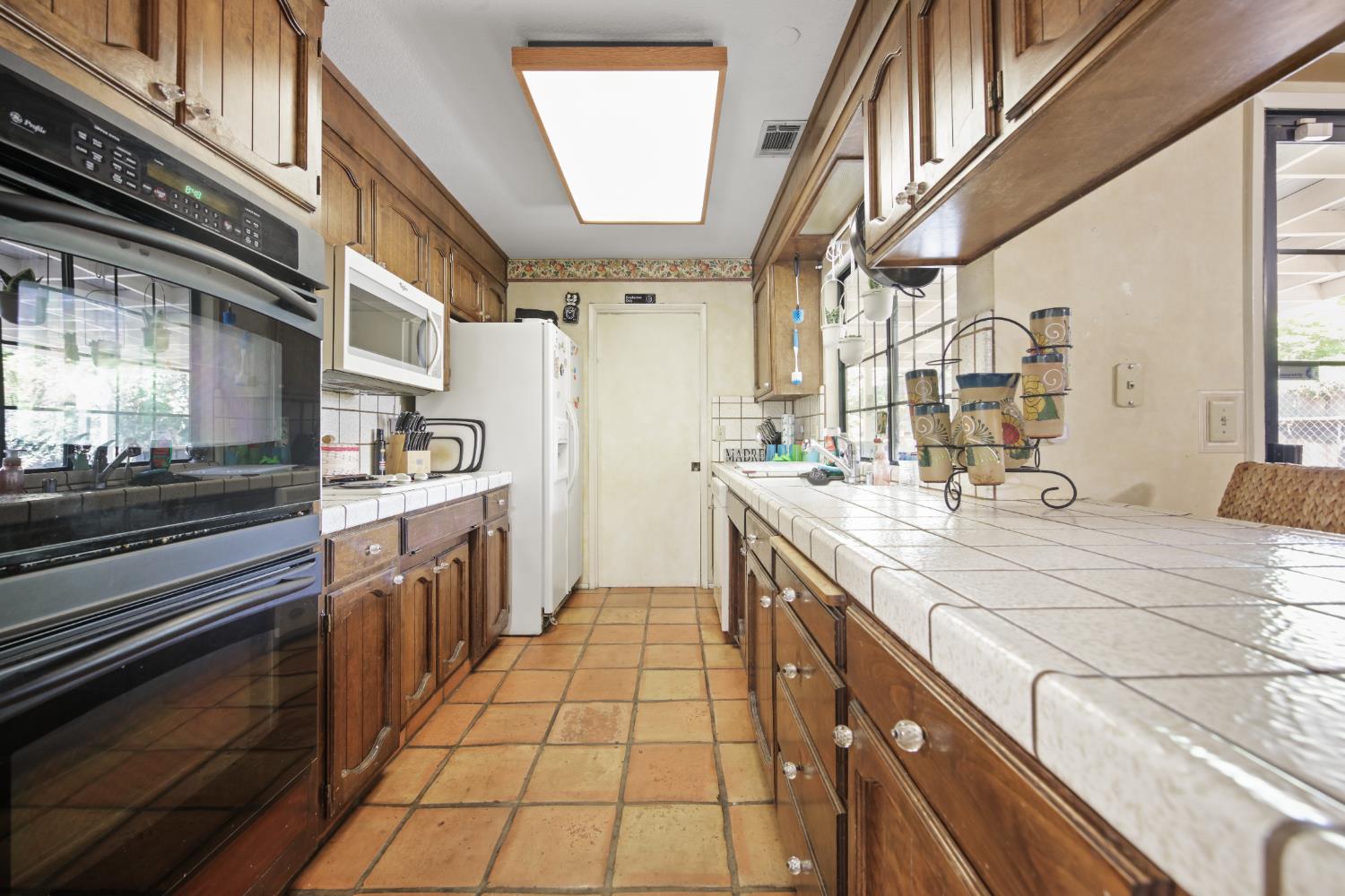 Detail Gallery Image 8 of 30 For 2962 Smoke Tree Cir, Stockton,  CA 95209 - 3 Beds | 2 Baths