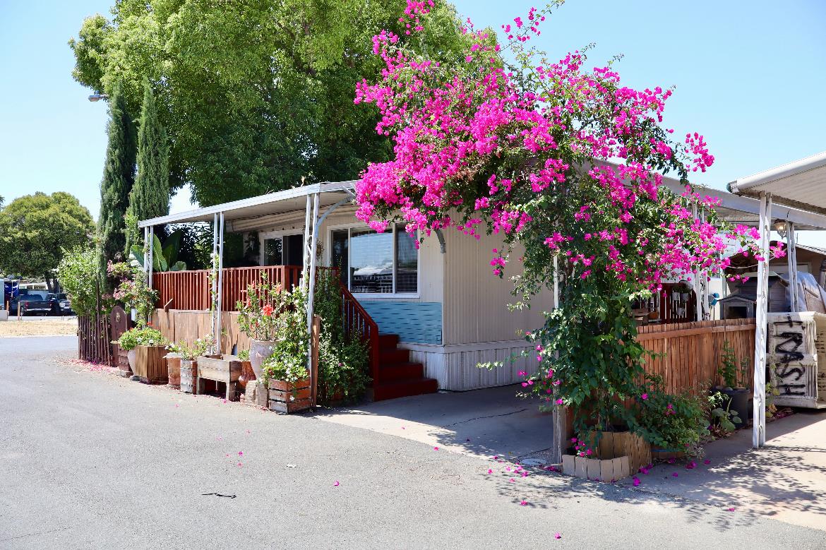 Detail Gallery Image 1 of 6 For 2340 Sanguinetti Ln 109, Stockton,  CA 95205 - 3 Beds | 1 Baths