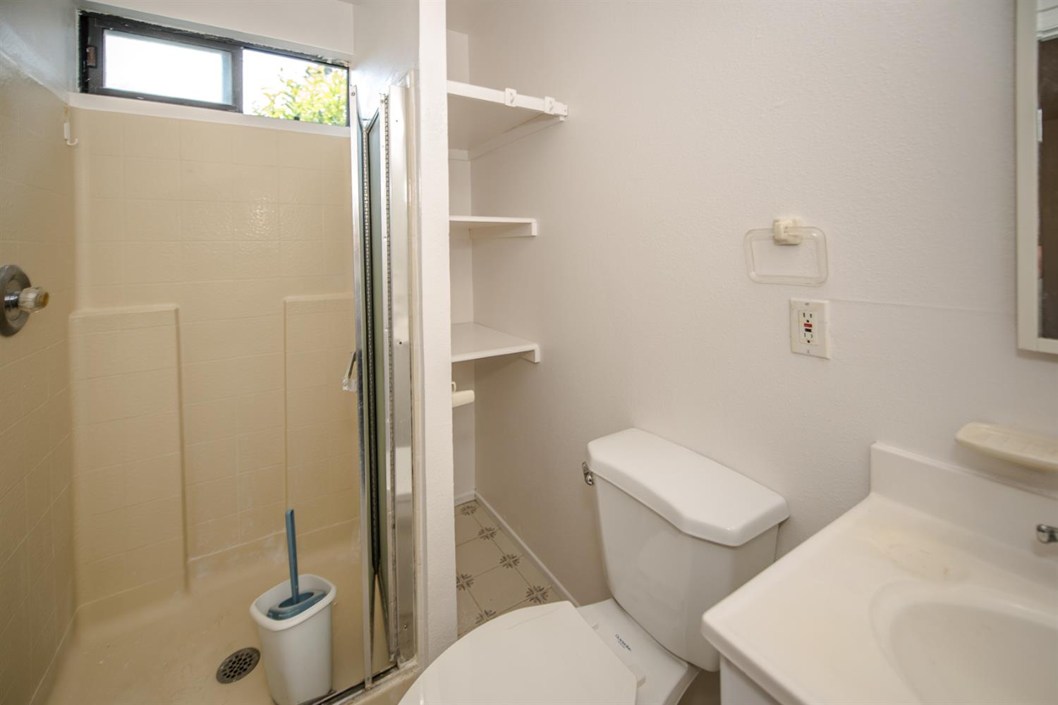 Detail Gallery Image 17 of 43 For 204 Emery St, Winters,  CA 95694 - 3 Beds | 2 Baths