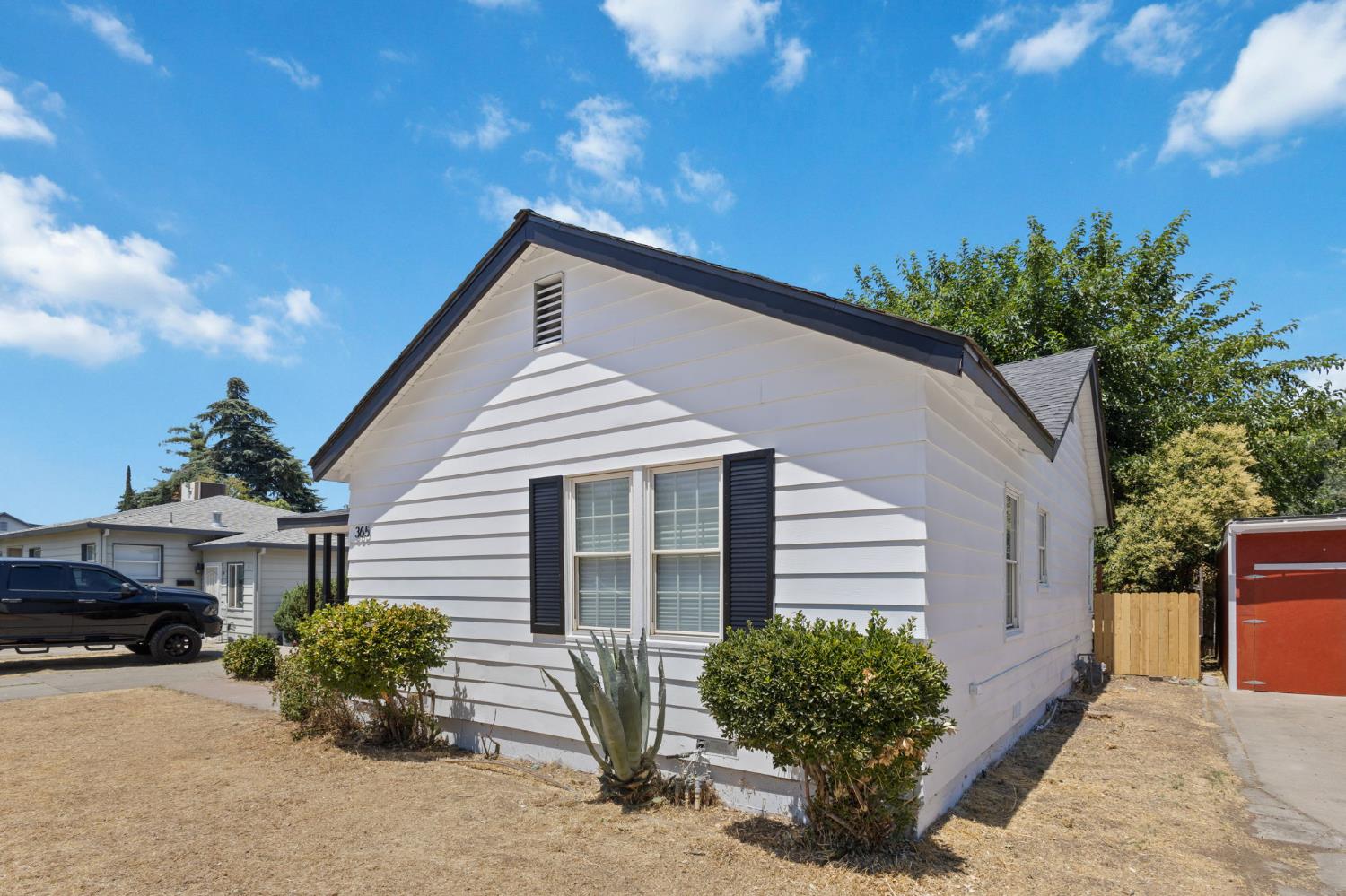 Detail Gallery Image 3 of 27 For 365 E Main St, Merced,  CA 95340 - 3 Beds | 1/1 Baths