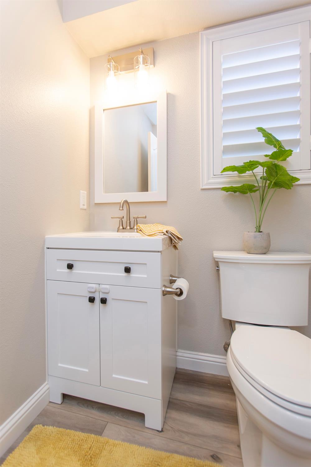 Detail Gallery Image 7 of 31 For 5542 Chancellor Way, Riverbank,  CA 95367 - 3 Beds | 2/1 Baths