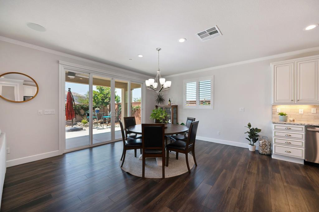 Detail Gallery Image 10 of 43 For 10309 Tempo Way, Elk Grove,  CA 95757 - 4 Beds | 3/1 Baths