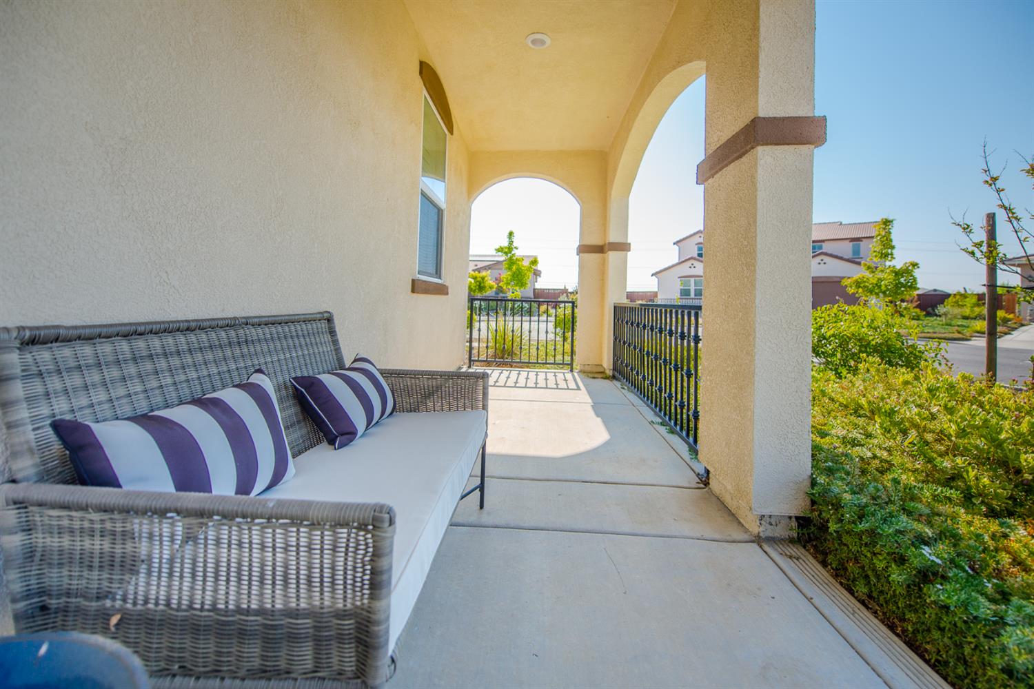 Detail Gallery Image 2 of 37 For 2751 Brookshire Cir, Woodland,  CA 95776 - 5 Beds | 3 Baths